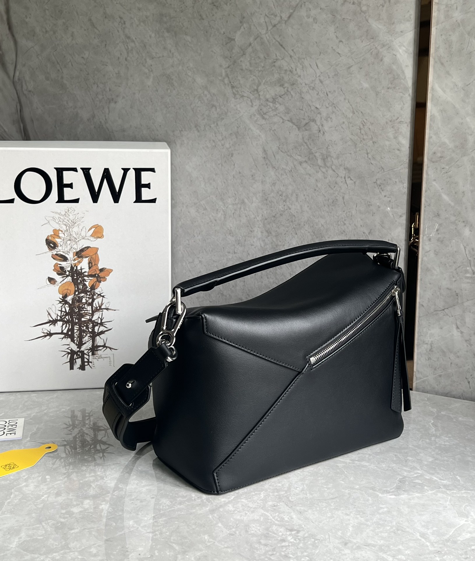 Loewe Medium Puzzle Bag in Classic Calfskin Black